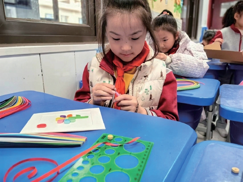 Let the Intangible Heritage Innovate and Inherit on Campus —— Handing on the Incentives with Ingenuity, Keeping the Youth intact.